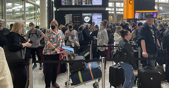 britiske lufthavne vil kunne ændre sikkerhedsregler væsker takket være nye hi-tech-scannere – News Danmark